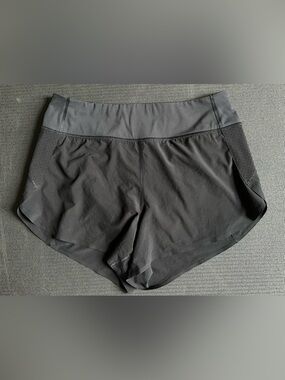Athleta Run With It 3.5” Short size small